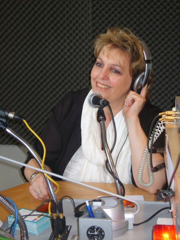 ma20110320radio1lessine2erika.jpg