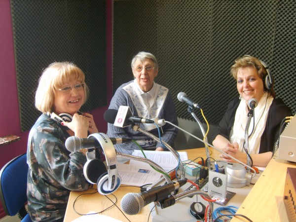 ma20110320radio1lessine4erika.jpg