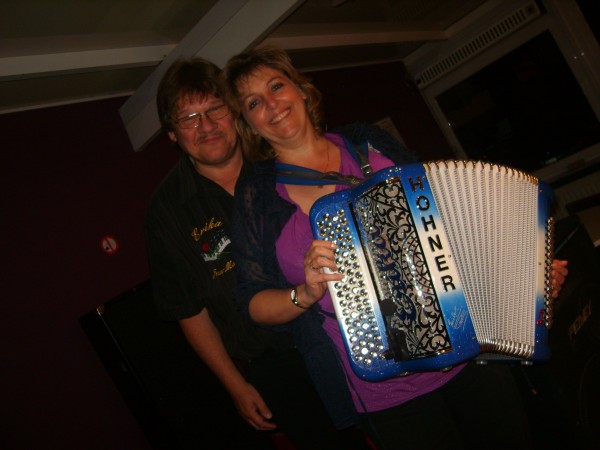 accordeon,erika,annivaisaire,dancing,instrument,musique,orchestre,salles