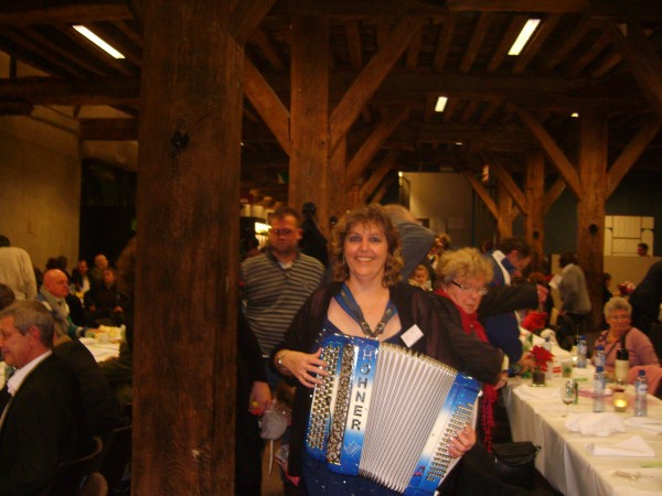 accordeon, erika, musique, noel, solidarité,