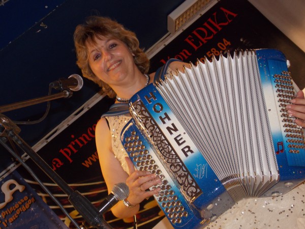 accordeon,erika,annivaisaire,dancing,festival,instrument,maison,repot,musique,orchestre,professeur,salles