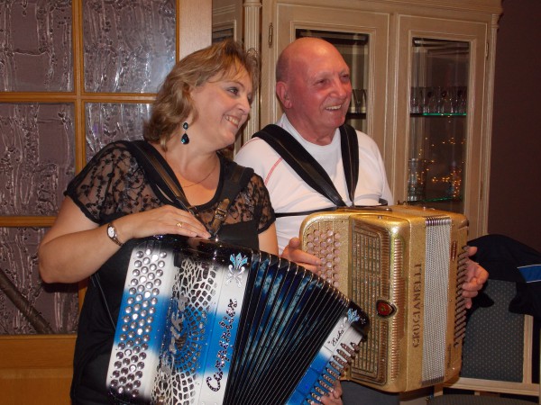 accordeon,erika,annivaisaire,dancing,festival,instrument,maison,repot,musique,orchestre,professeur,salles